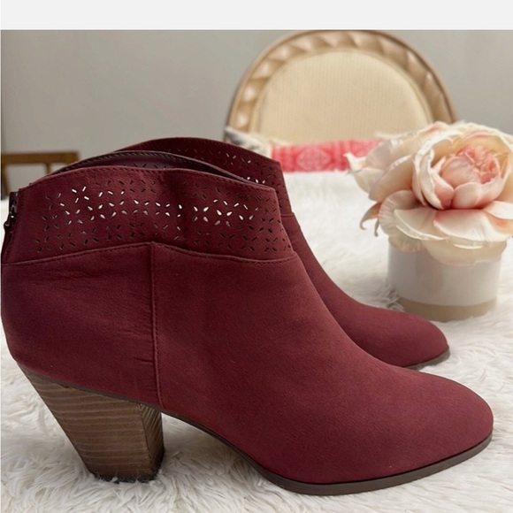 violet& Red Shoes - Women's Burgundy Ankle Boots